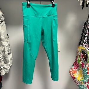 Zyia Active Size 4 - 7/8 length,  crop light n tight leggings